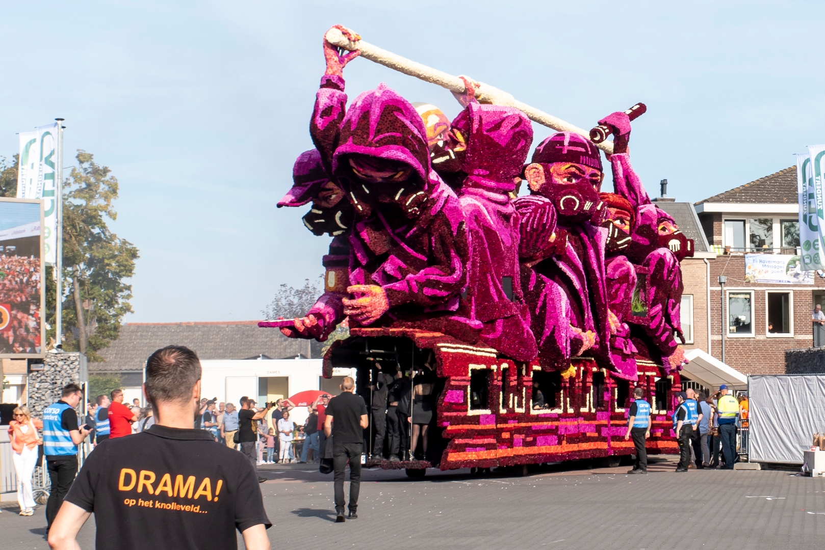 Dystopia, Foto Luzanne Foesenek
