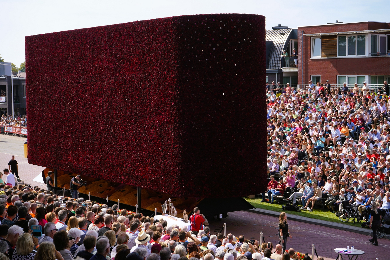 8.000.000.000, Foto Ad van den Kieboom