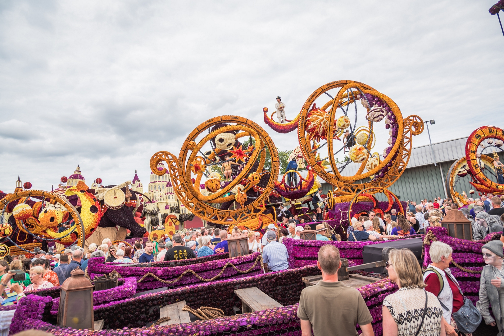Cirque Du Planetarium, Foto Charles van Campenhout